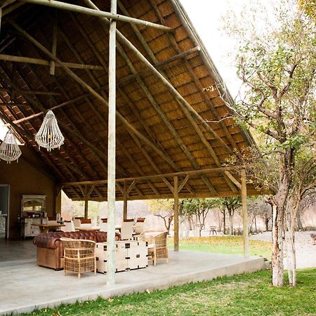Toshari Lodge Okaukuejo Exterior foto